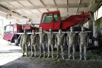 Дев’ять пікапів на понад 9 млн грн: "Сталевий фронт" Ріната Ахметова передав нову партію автомобілів 157-й ОМБр