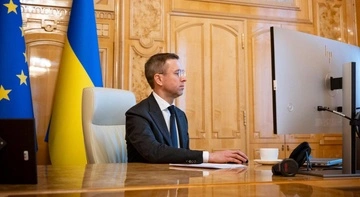 Корецкий заявил, что правительство пересматривает возможность 100% бронирования из-за злоупотреблений