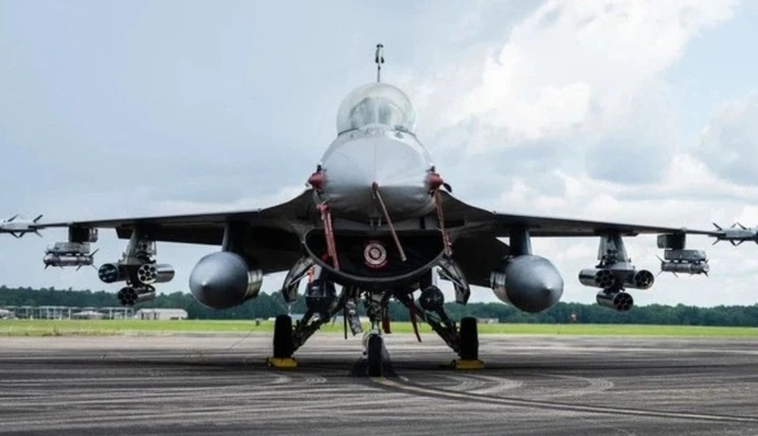Бельгия планирует передать Украине 10 истребителей F-16 до конца года — премьер