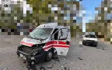 Авиаудар по Херсону: пострадала семья с младенцем, погиб водитель скорой