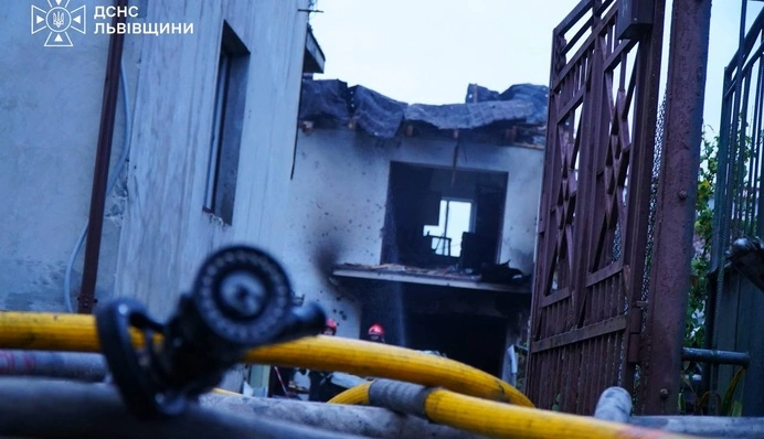 Во Львовской области после сбития русского дрона загорелся склад