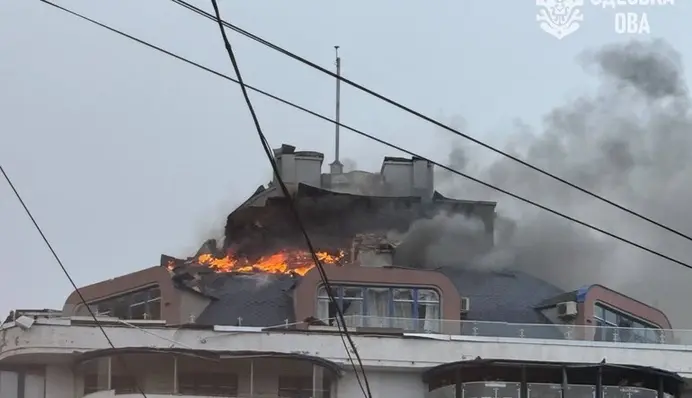 Беспилотник попал в многоэтажку в Одессе, пострадал ребенок