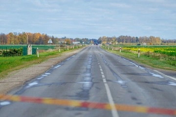 В Литве упал дрон: повредил автомобиль, двигавшийся по дороге