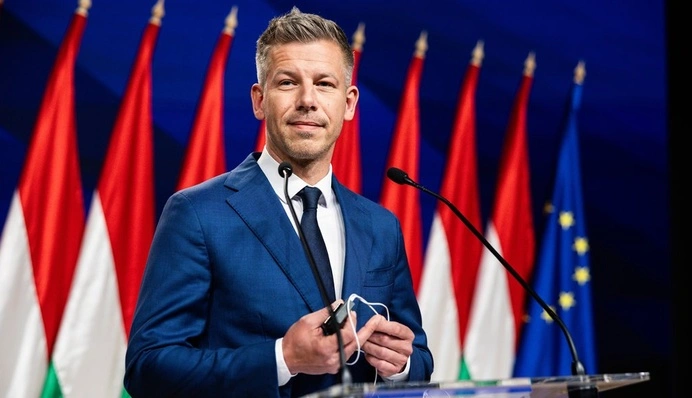 Мадяр заявил, что Венгрия не будет ослаблять миграционную политику на фоне беспорядков во Франции