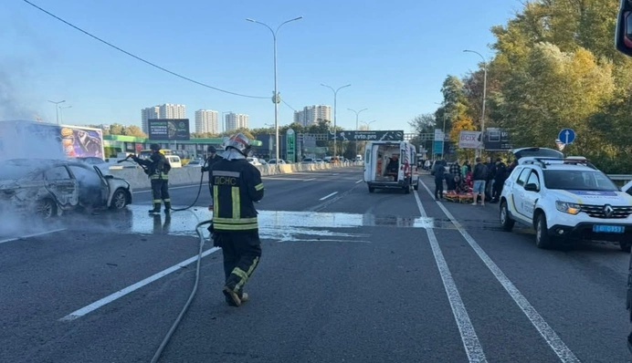 Атака РФ на дорозі Київ — Одеса: загинув водій шатлу, який перевозив людей до Національного військового кладовища