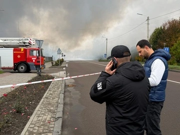 На Рівненщині росіяни влучили у торгівельний центр, є поранені