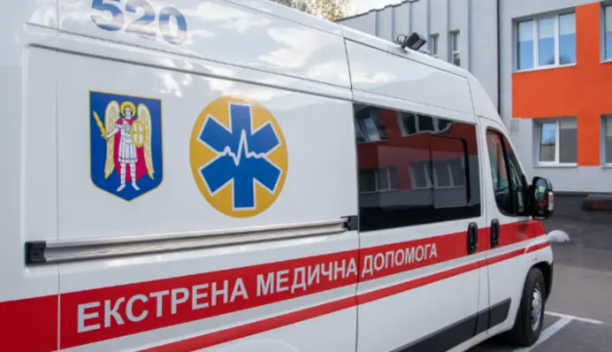 Падіння дрона біля АЗС поблизу Києва: кількість травмованих зросла, одна людина загинула