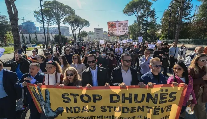 В Албании все больше людей выходят на акции протеста против власти