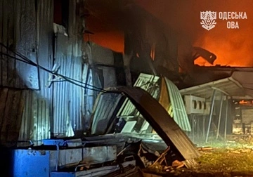 Вночі російські дрони пошкодили об’єкти енергетики та підприємство на Одещині – фото