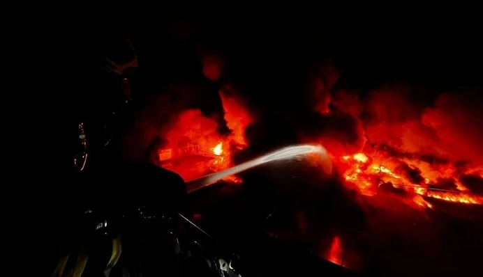Дроны атаковали Умань, горел Эпицентр