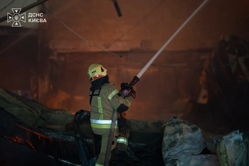 Шесть районов под ударом и пожары на тысячу "квадратов": ГСЧС показала последствия атаки на Киев