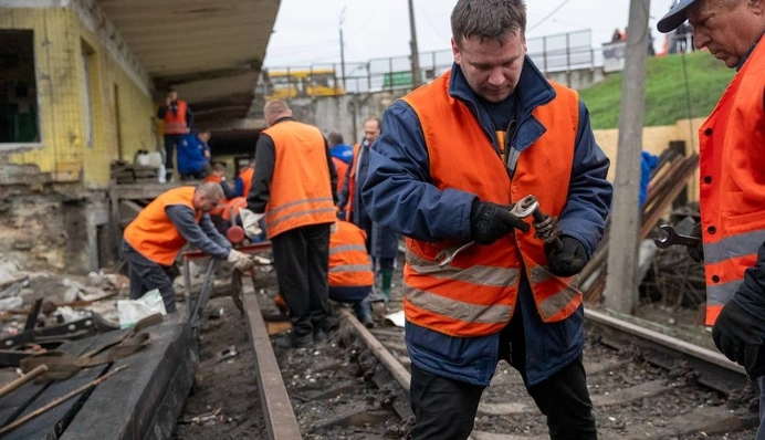 В Киеве откроют один из вестибюлей станции метро «Черниговская»: когда он начнёт работать