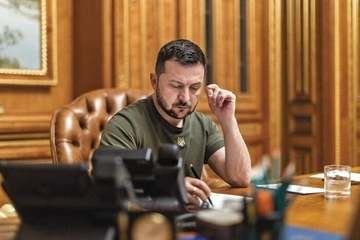 Зеленский подписал законы о НДС на посылки стоимостью до 150 евро и «налоге на OLX» — что изменится