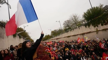 Во Франции во время протестов задержали около тысячи человек: есть пострадавшие