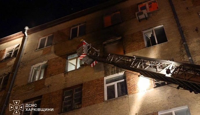 В Харькове из-за пожара в многоэтажке погиб человек, пятеро пострадали