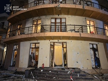 Росія вдарила по Запоріжжю: пошкоджені будинки й авто, є поранені