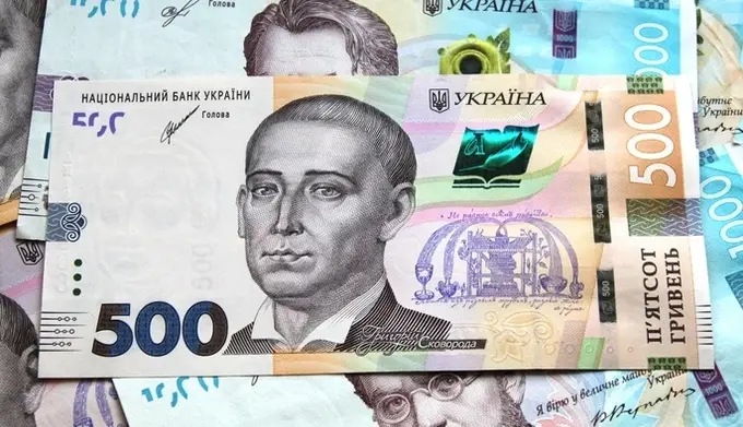 Дорожчий долар і вищі ціни: які зміни прогнозують українській економіці