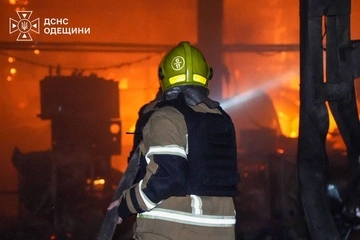 Росія двічі атакувала рятувальників під час гасіння пожежі на Одещині