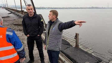 У Києві перекрили Південний міст після атаки РФ: коли відновлять рух