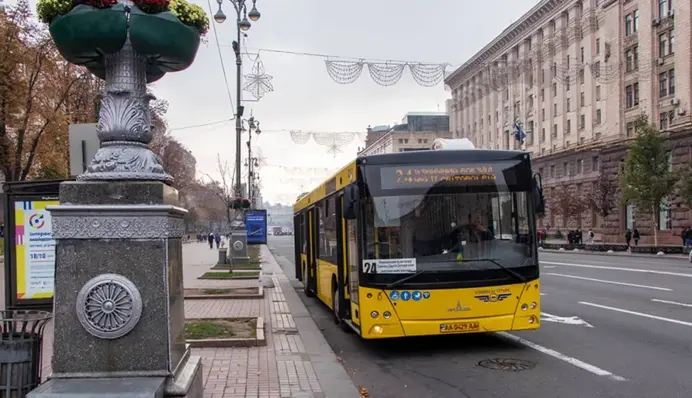 Кияни з лівого берега просять запровадити квиток на 45 хвилин: що пропонують змінити