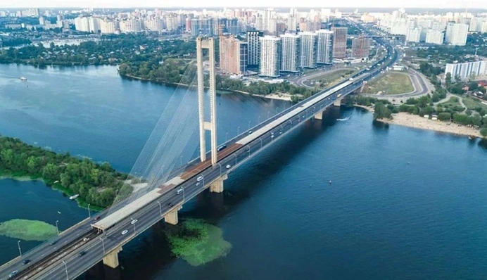 Південний міст у Києві обстежать після атаки: як працює транспорт