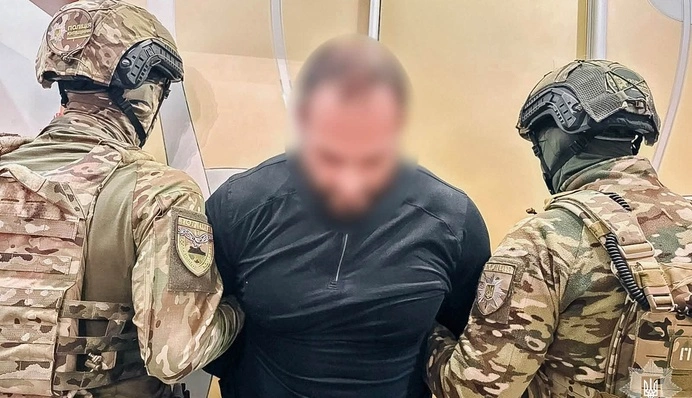 В Киевской области предотвратили заказное нападение на женщину с кислотой: задержали троих подозреваемых