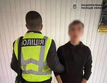 В Киеве подросток угнал авто у военнослужащего во время ракетного удара и попал в ДТП