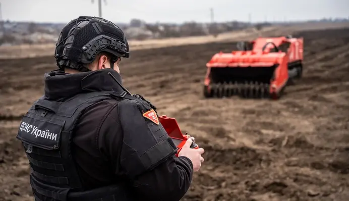 ГСЧС: на Сумщине из-за российского боеприпаса погибли саперы