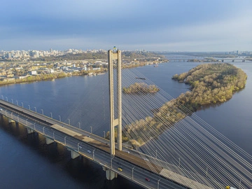Понтонные переправы в Киеве не заменят мосты, но помогут с логистикой — военный