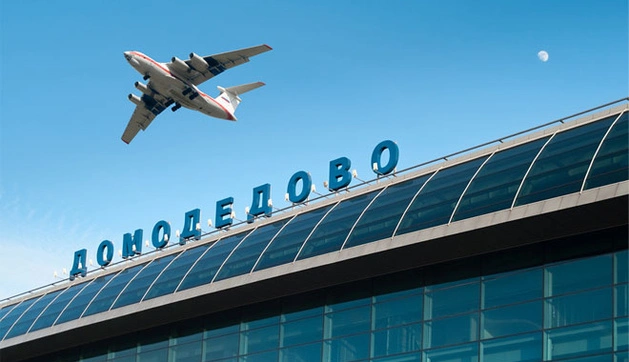 Россия заявила о 613 дронах, направленных на Москву — атака привела к остановке работы аэропортов
