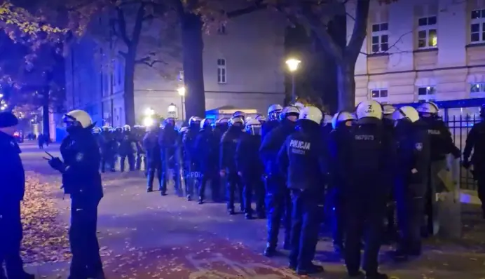 В Польше вспыхнул конфликт вокруг Конституционного трибунала: оппозиция заявляет о "госперевороте"