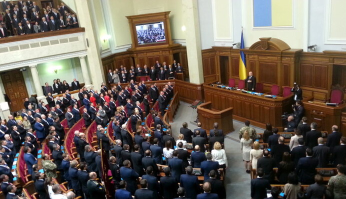 Народные депутаты зачитали присягу хором (фото)