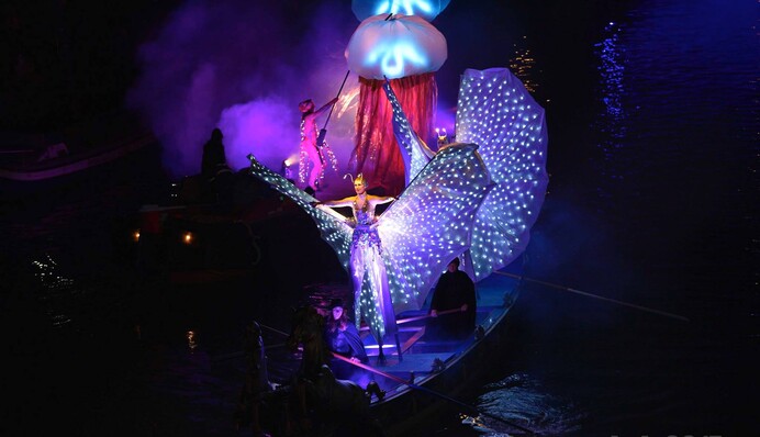 Карнавал в Венеции: впечатляющие фото на воде