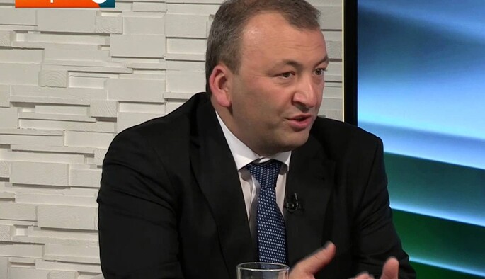 Китай стягує військову техніку до кордону з КНДР: опубліковано відео