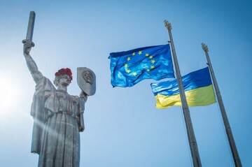 Зате Крим твій: в мережі ажіотаж навколо фото затримання в Москві відомої прихильниці 