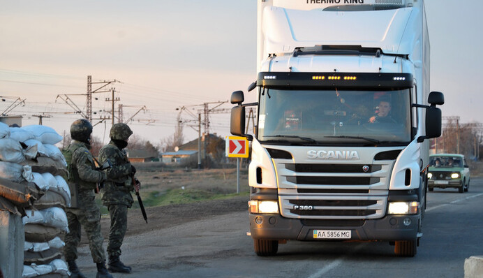 Українці стали частіше їздити в ОРДЛО і рідше - в Крим: документ