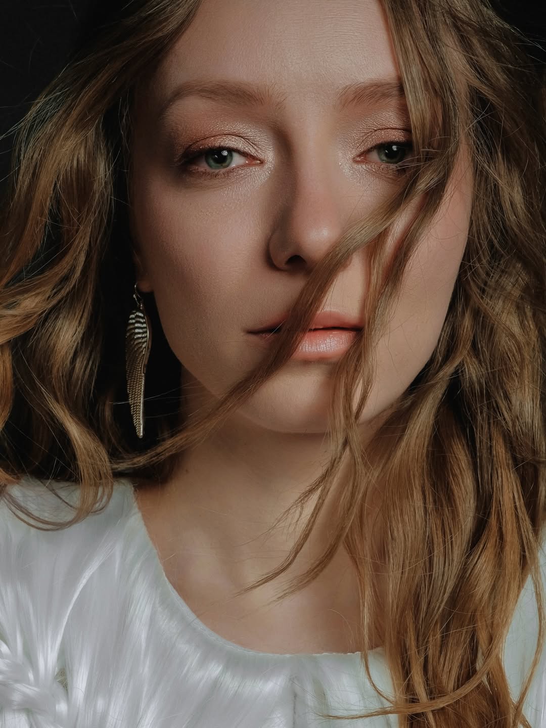 Певица LEL&Eacute;KA