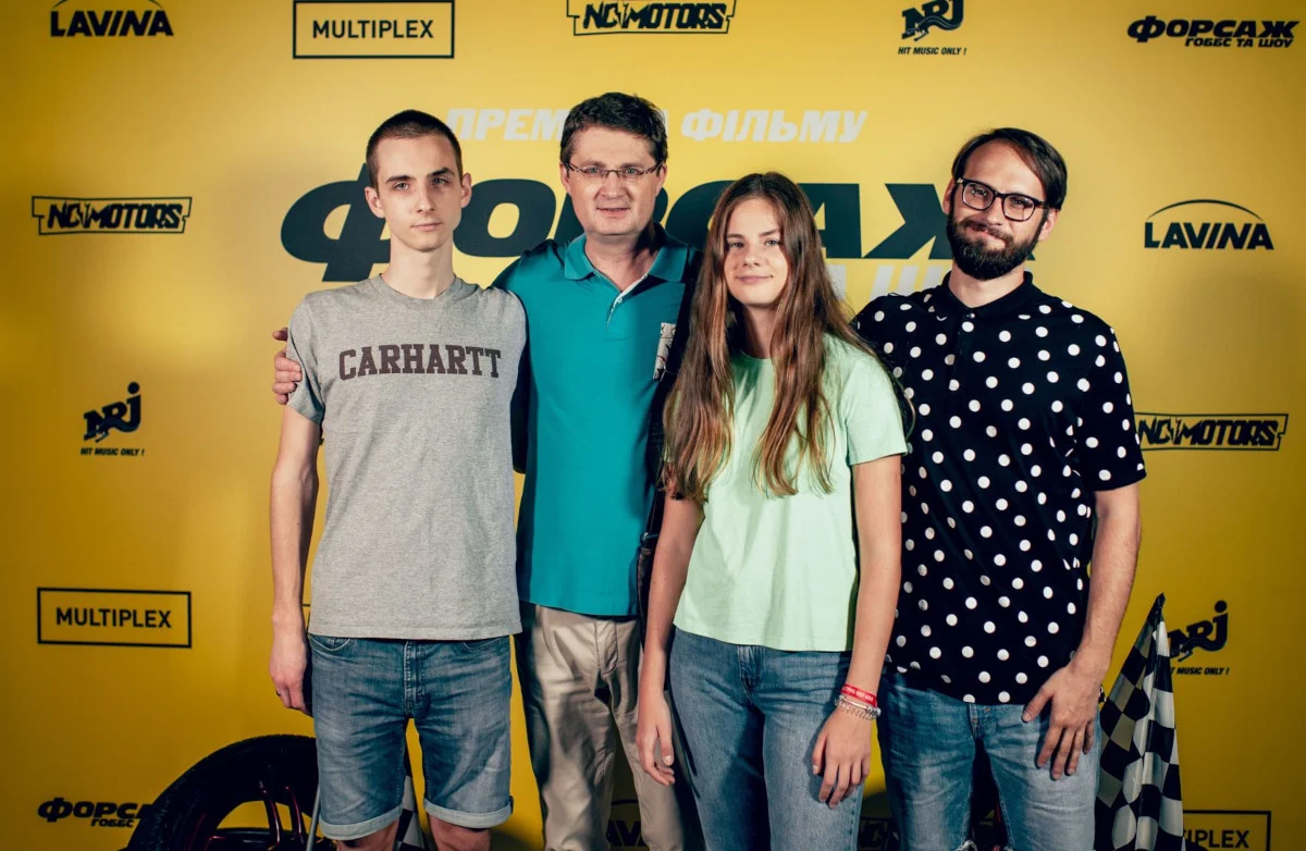 Кондратюк с сыновьями и дочерью