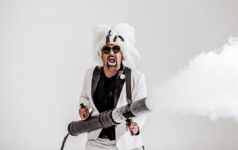 Дмитрий в перьях