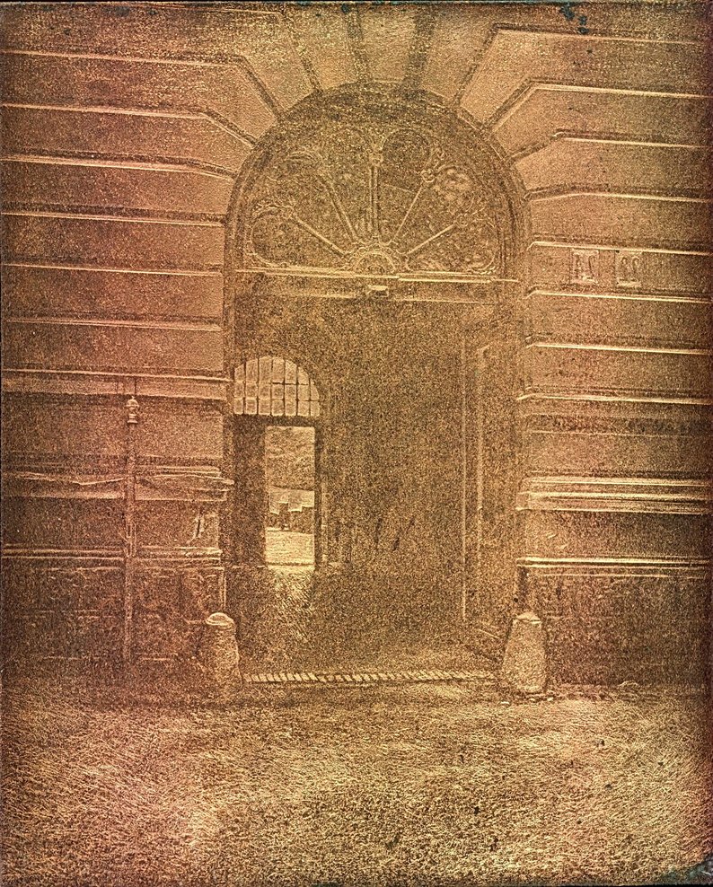 Офорт Андрея Шабунина с изображением старой входной группы в дом на улице Шевченко в Ивано-Франковске