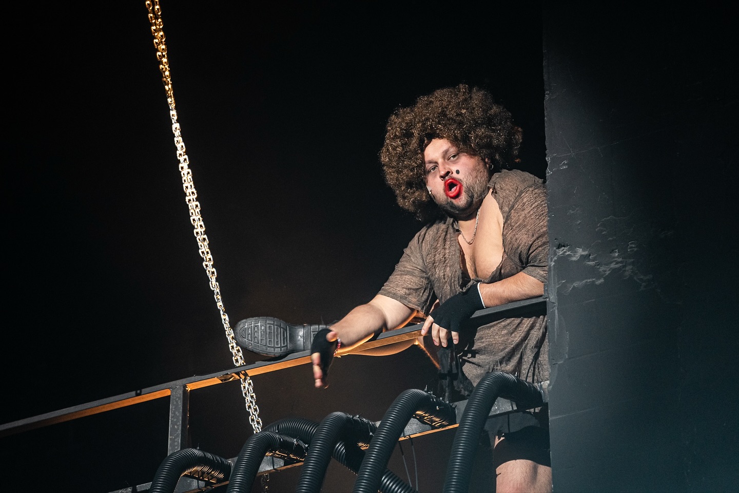 Артем Мартынишин в роли мамы