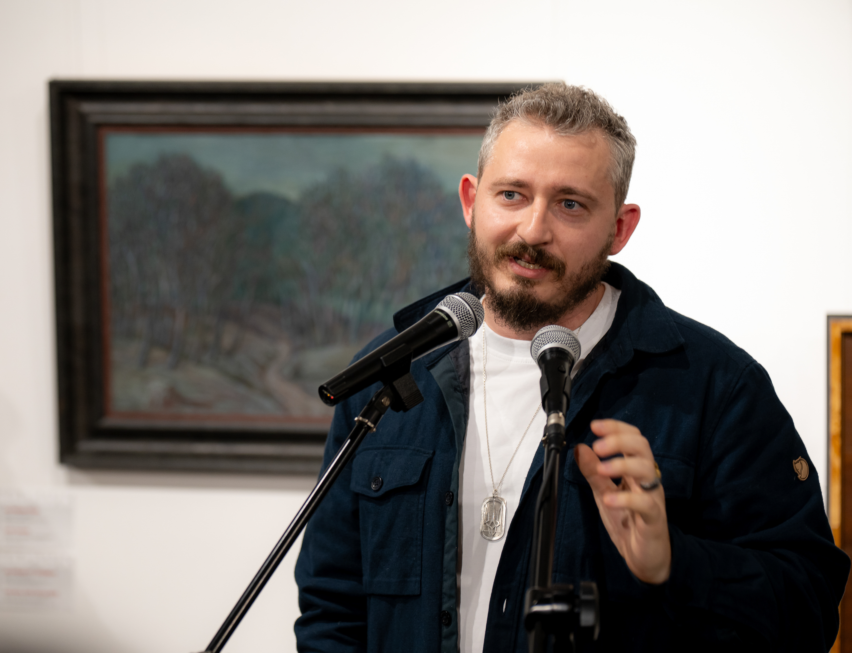 Пространство между главными залами выставки