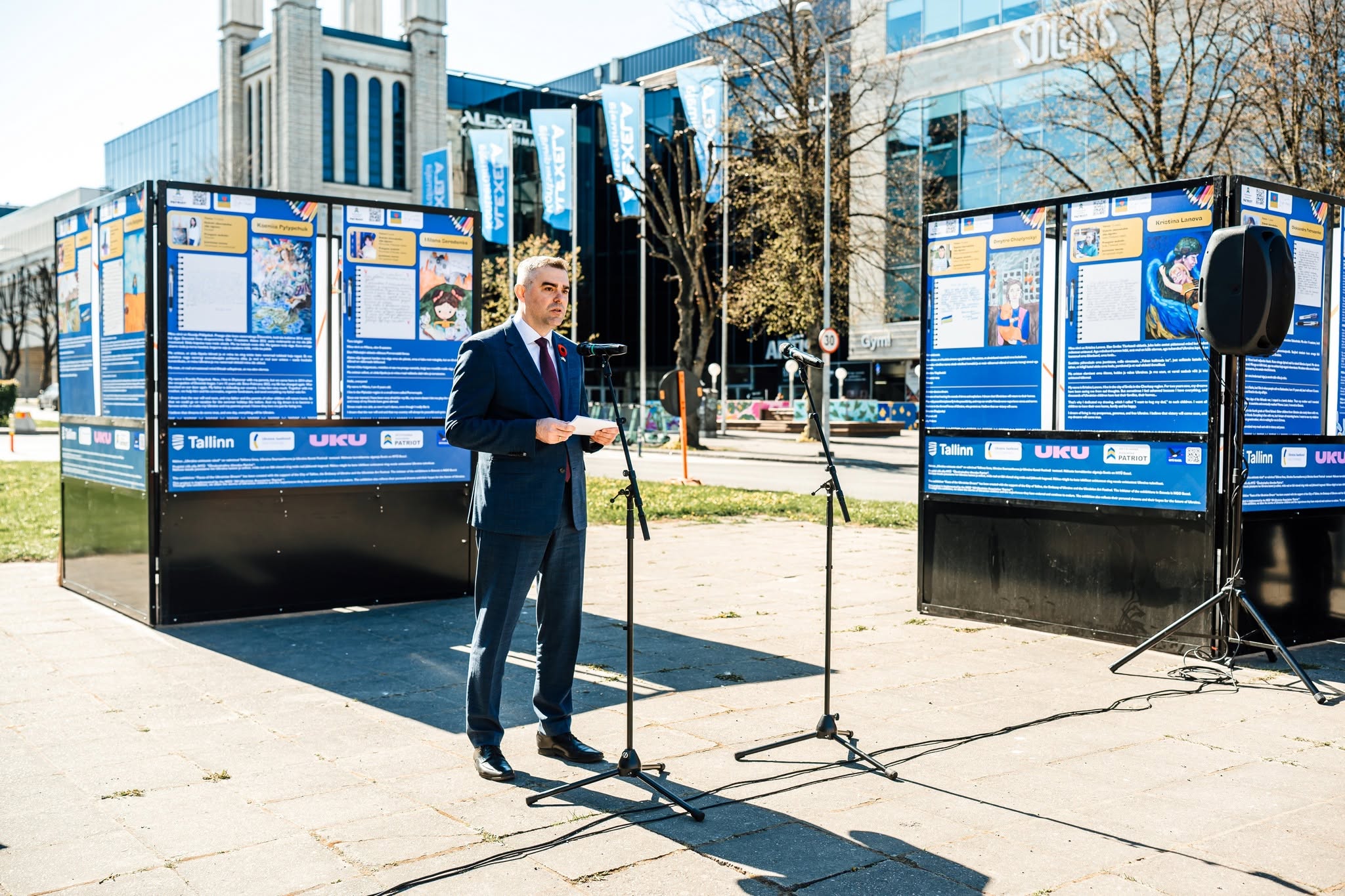 Владимир Боечко на открытии выставки детских работ «Лицо украинской мечты» в Таллинне/Фото: Facebook/Посольство Украины в Эстонии