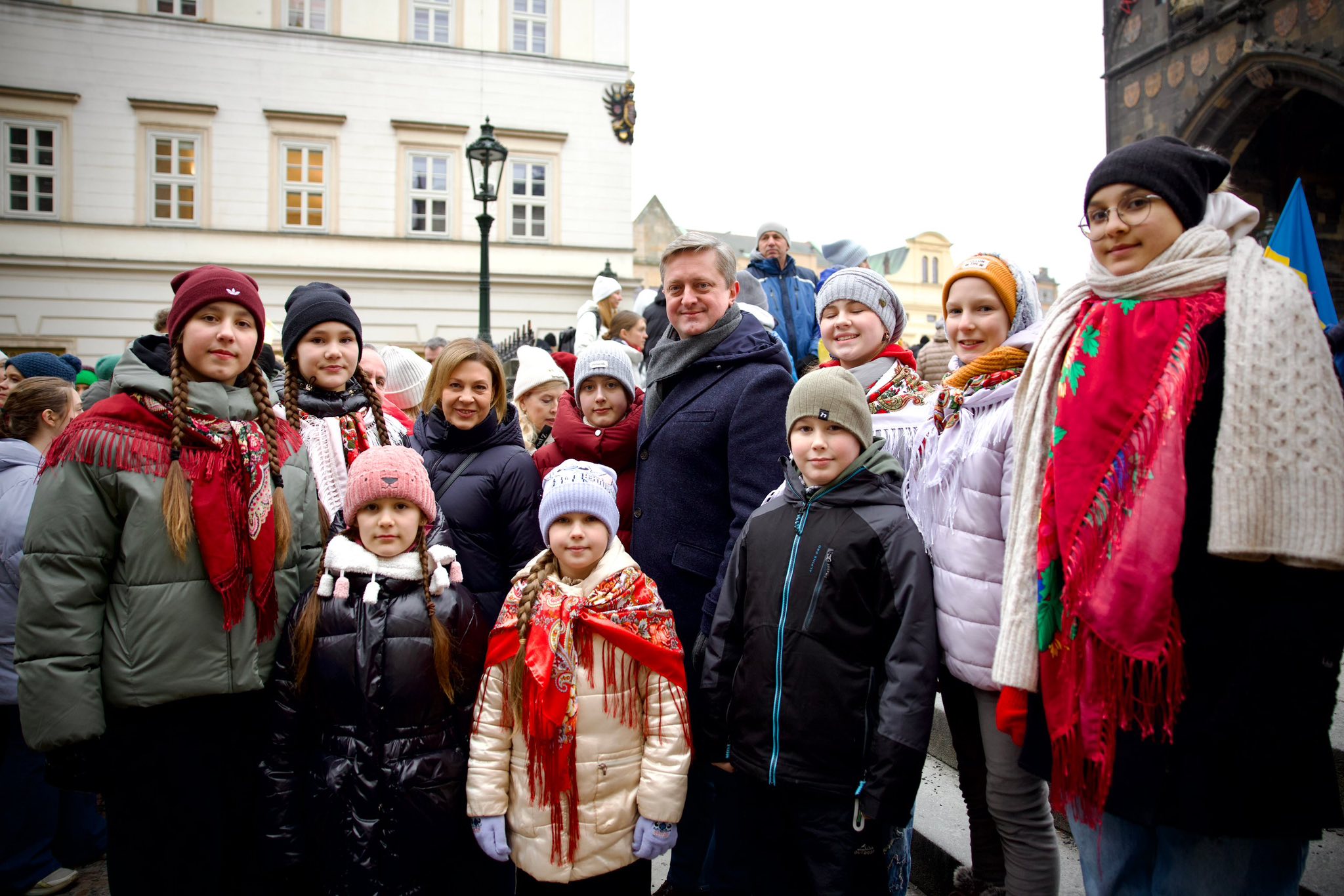 Василий Зварыч и украинцы во время цепи единства в Праге по случаю Дня Соборности Украины/Фото: facebook.com/UkraineEmbassyinCzechia