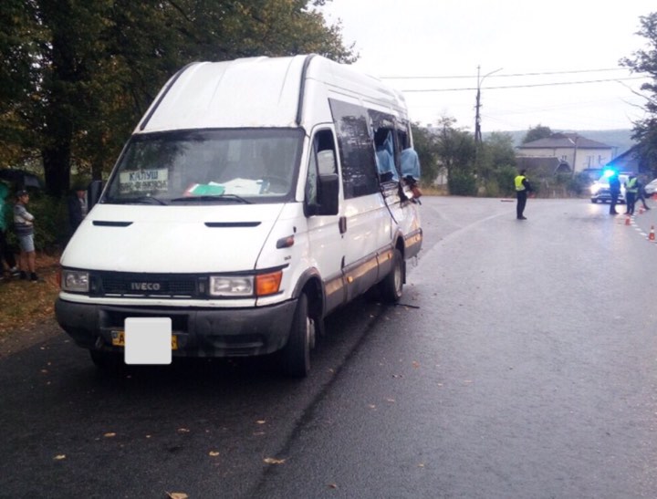 Пассажирский автобус попал в смертельную аварию под Ивано-Франковском. ВИДЕО