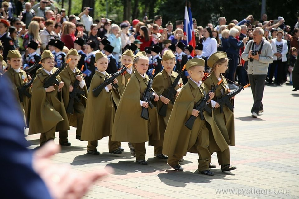 “Parade of preschool troops”, wearing Soviet uniforms, in a kindergarten in Russian Piatigorsk, 2019. Source: pyatigorsk.org ~