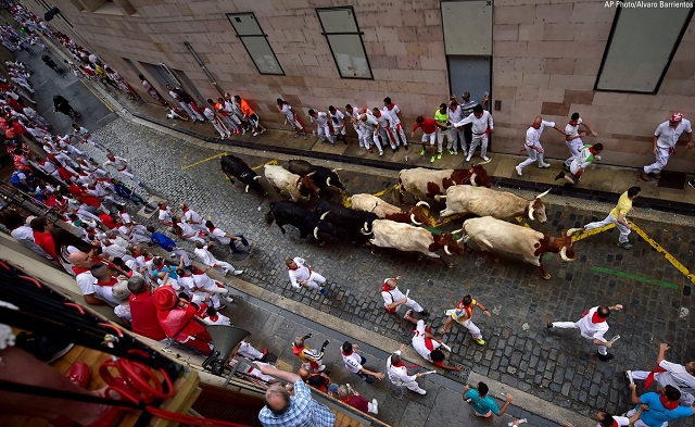 Published brilliant photos and videos of the famous bull festival in Spain 747e1bcc359b42fe57d4311d50dcc618