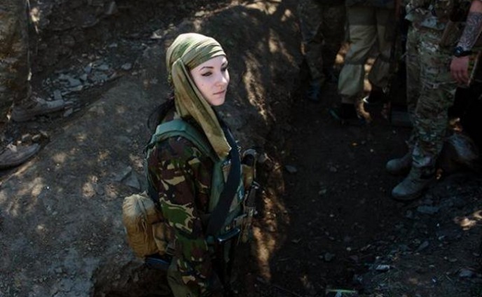 Сети впечатлили поразительные фото женщин-бойцов АТО на Донбассе