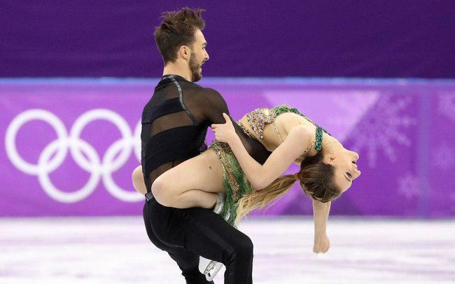 Gabriel Papadakis, a French figure skater's dress accidentally unbuttoned during a duet at the 2018 Olympics 1d257f9f2c249762996c7b619154f429