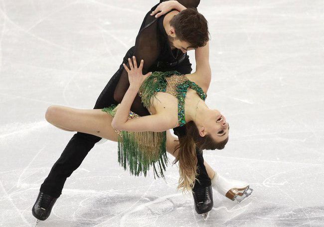 Gabriel Papadakis, a French figure skater's dress accidentally unbuttoned during a duet at the 2018 Olympics B4458c5df8a514e58a0ccdf54ebef8ad